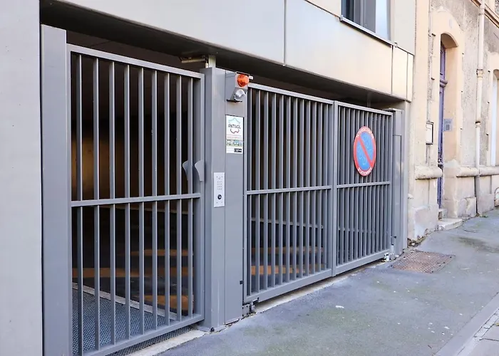 Chouette Pres De L'arena Et De La Gare Centre De *